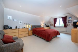 Principal bedroom- click for photo gallery